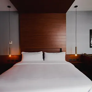 Kayak Luna Hotel