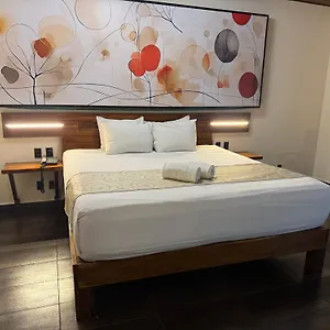 4* Hotel Reina Roja
